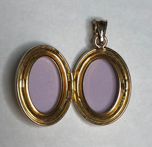 Load image into Gallery viewer, Lexi Locket