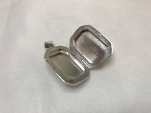 Load image into Gallery viewer, Maxine Locket