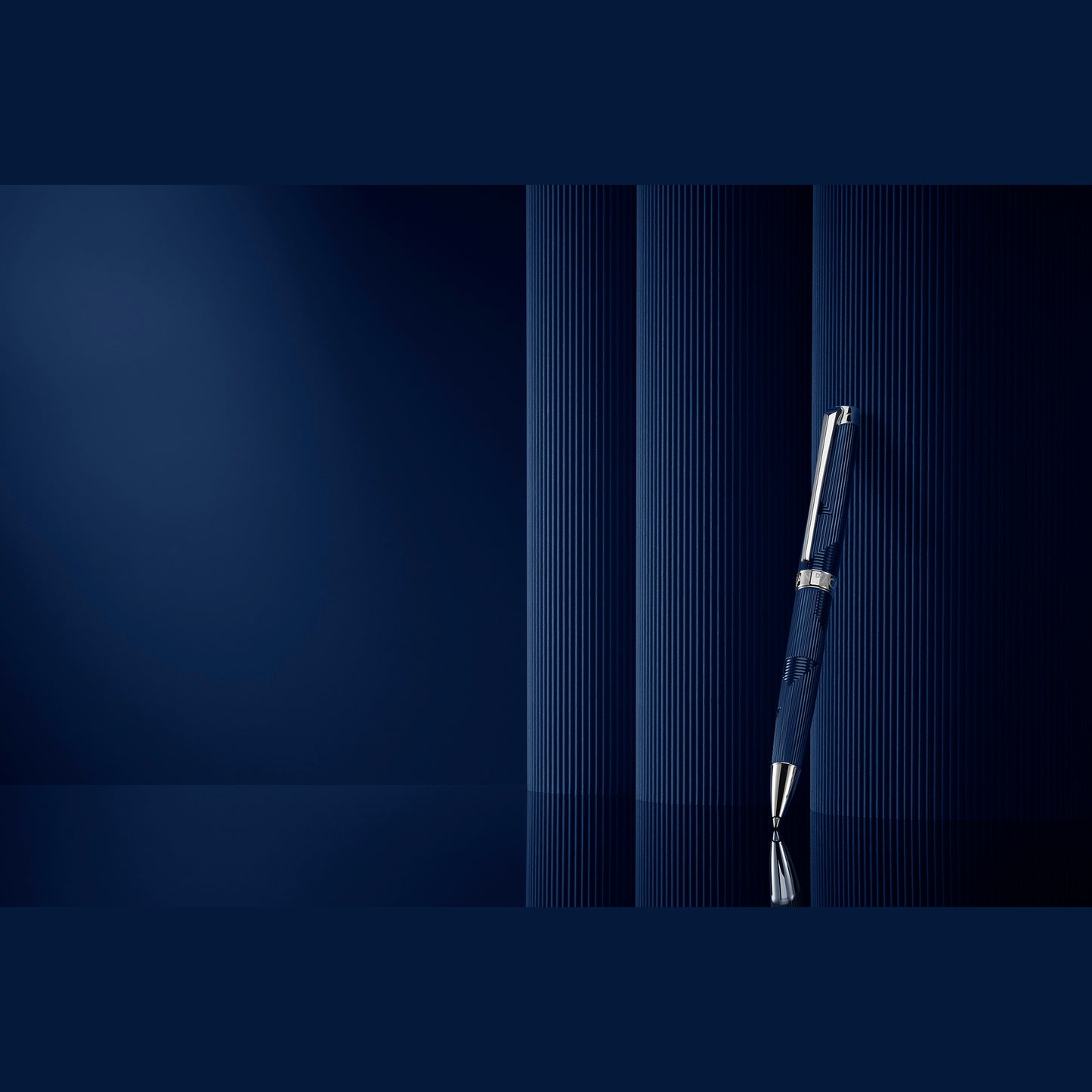 Caran d'Ache Léman Bleu Marin Ballpoint Pen